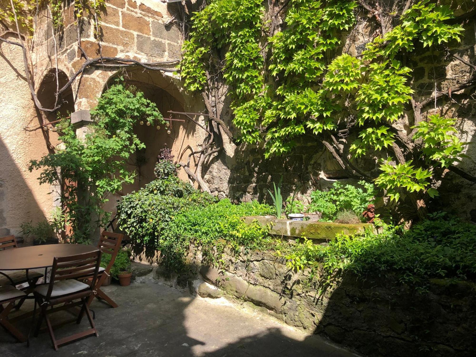 La Demeure Du De Fugeres Bed & Breakfast